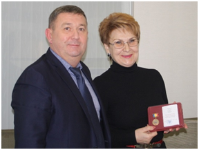 Татьяна Кабаргина, генеральный директор «Ариадны-96», награждена памятным знаком «80 лет Ростовской области»